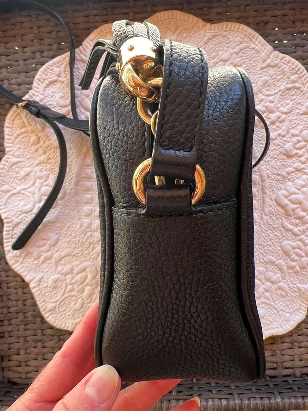 Gucci SoHo Disco Black pebbled Leather Crossbody w/ gold hardware & liner - Picture 8 of 15